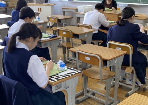 写真:1年生の給食の様子