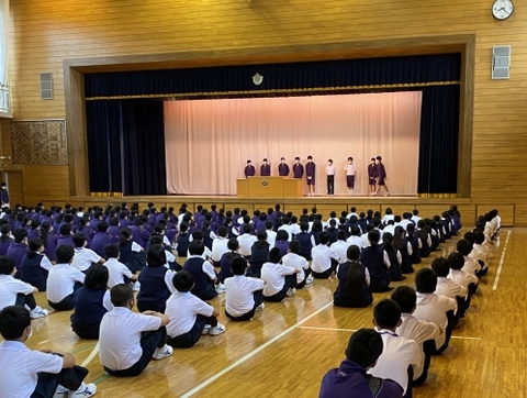 写真:生徒会朝礼の様子