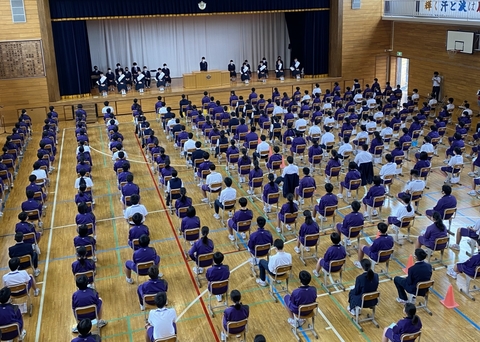 写真:立ち合い演説会の様子