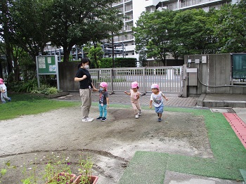 写真:＜年少組＞運動会の取り組み2