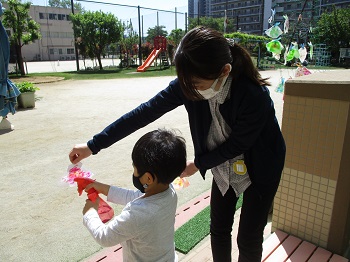 写真:年中組　おへやでは・・・2