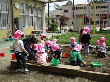 写真:園庭探検・安全指導3