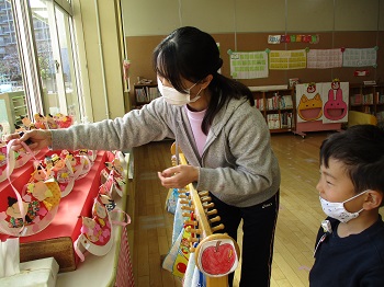 写真:ひなかざりづくり2