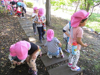 写真:年少組　瑞光橋公園散歩4