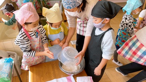 写真:もちつき会(全園児)2