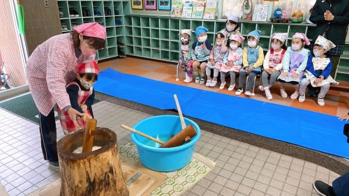 写真:もちつき会(全園児)8