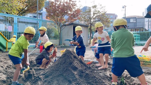 写真:友だちと一緒が嬉しい(年少組)2