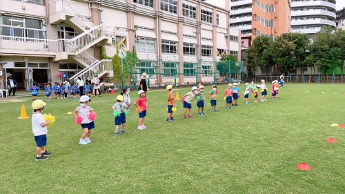 写真:運動会校庭練習(全園児)1