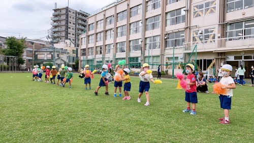 写真:運動会校庭練習(全園児)2