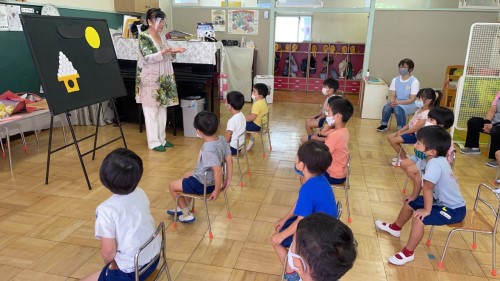 写真:お話会(全園児)1