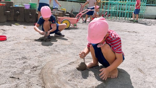 写真:園庭遊び(年中組)6