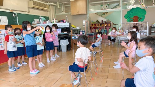 写真:みんなに紹介タイム(年長組)1