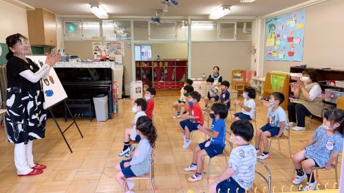 写真:おはなし会(全園児)2