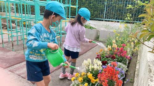 写真:友だちと一緒に(年長組)3