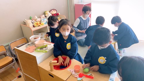 写真:初めての幼稚園生活(年少組)2