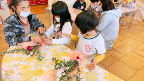 写真:お花を飾ろう(年少組・年中組)20