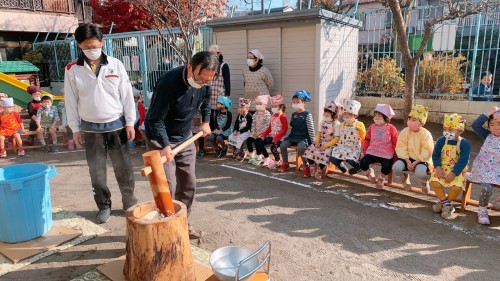 写真:もちつき会(全園児)2