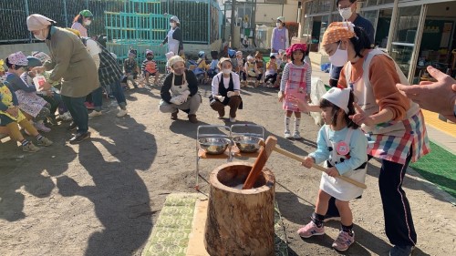 写真:もちつき会(全園児)9