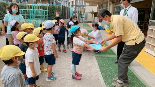 写真:らくだ公園お掃除デー(全園児)7