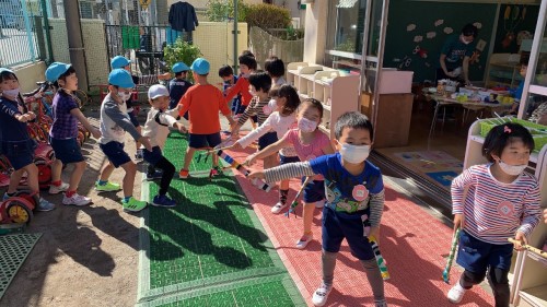 写真:運動会後の遊び(全園児)3