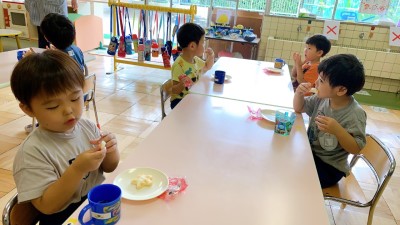 写真:お弁当おいしいね(年少組)3