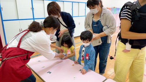 写真:新聞紙で遊ぼう8