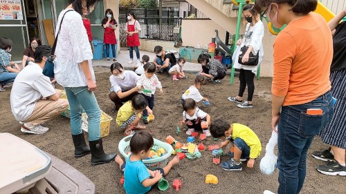 写真:砂場で遊ぼう1