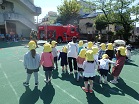 写真:小学校へお散歩1