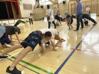 写真:2019年6月8日　年長組　体幹を鍛える1