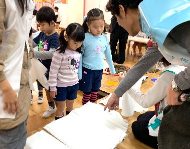 写真:年長組「にっぽりのふくをつくろう！」(3)1