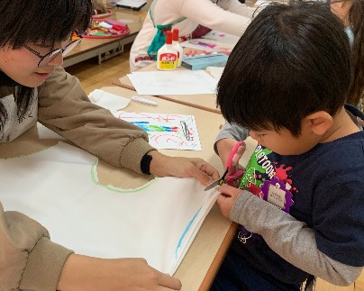 写真:年長組「にっぽりのふくをつくろう！」(3)2