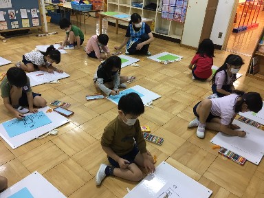 写真:夏休みの経験を描画