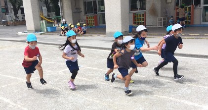 写真:運動会ごっこ