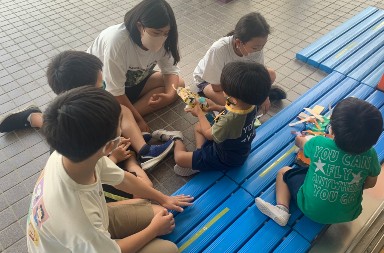 写真:卒園生との交流