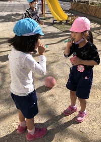 写真:異学年交流の様子2