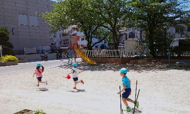 写真:走る子どもたち