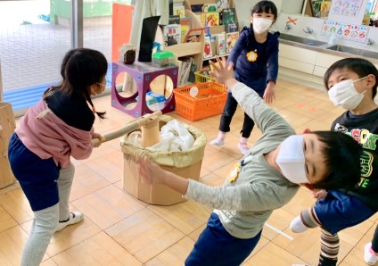 写真:もちつきごっこ