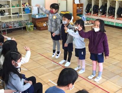 写真:話し合う子どもたち