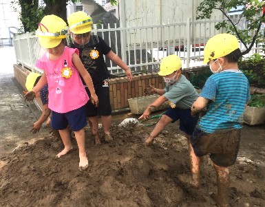 写真:どろんこ遊び