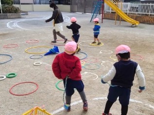 写真:ルールを守って遊ぶ子どもたち