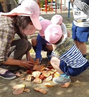 写真:たき火ごっこ1