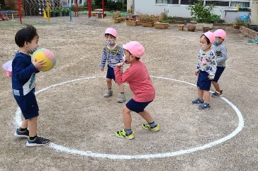 写真:転がしドッジボール