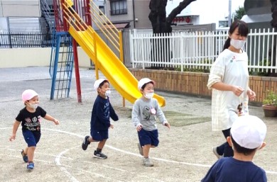 写真:鬼ごっこ