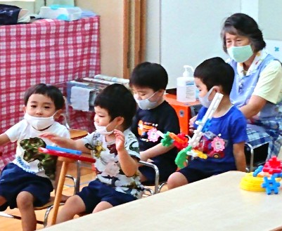 写真:乗り物ごっこ