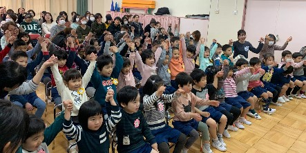 写真:楽しいひと時を過ごす親子のみなさん