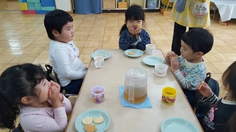 写真:おやつタイム