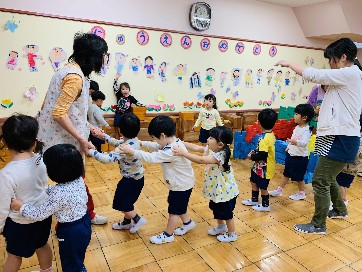 写真:初めての園内探検