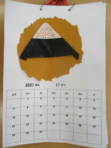 写真:年長組からもらった11月のカレンダー