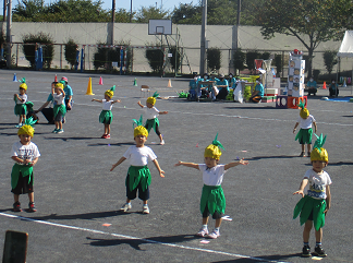 写真:3歳児　踊り