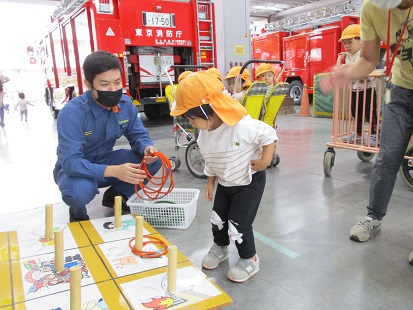 写真:わなげをする子どもたち2